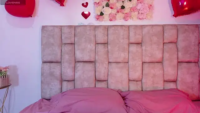 Kitty Rose   online show from September 23, 2025, 12:01 pm