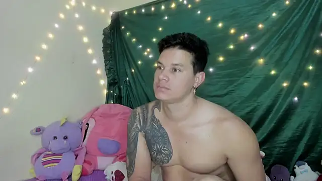 Snapshot of EclipseandFlame chatting on December 5, 2025, 1:43 pm EclipseandFlame online show from December 5, 2025, 1:43 pm