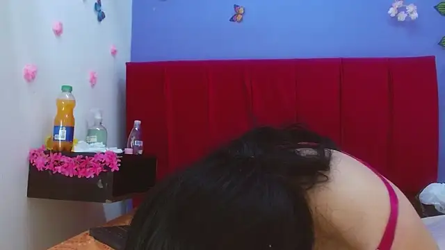 andrealopezcm101 online show from October 20, 2025, 11:11 am