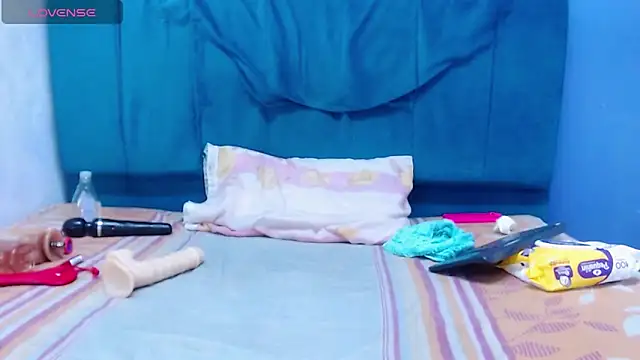 andrealopezcm101 online show from April 13, 2026, 9:30 pm