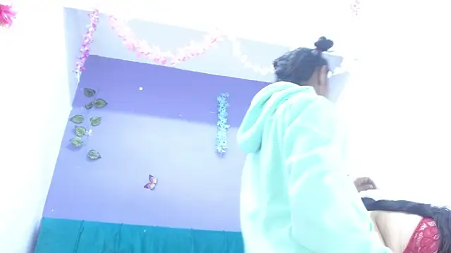 andrealopezcm101 online show from November 20, 2025, 11:33 am