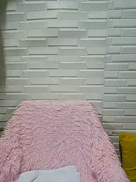 hotlyn45 online show from November 23, 2025, 11:09 am