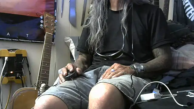 Snapshot of crassanova chatting on June 17, 2026, 5:45 pm crassanova online show from June 17, 2026, 5:45 pm