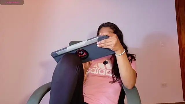 Snapshot of Kristall_06 chatting on November 27, 2025, 2:23 am Kristall 06 online show from November 27, 2025, 2:23 am