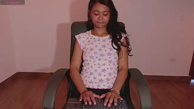 Snapshot of Kristall_06 chatting on October 30, 2025, 10:06 pm Kristall 06 online show from October 30, 2025, 10:06 pm