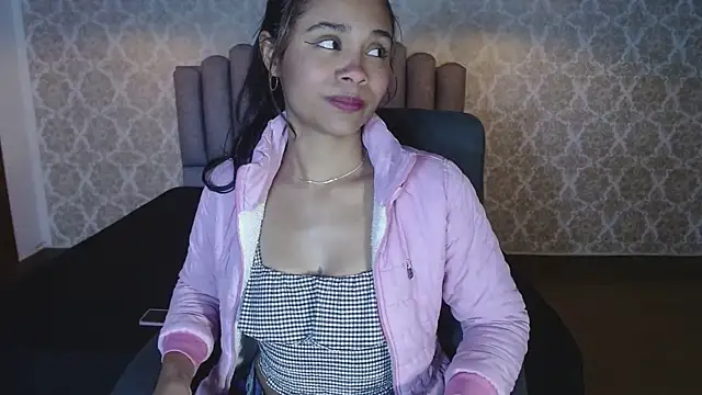 Snapshot of Kristall_06 chatting on October 19, 2025, 3:09 am Kristall 06 online show from October 19, 2025, 3:09 am