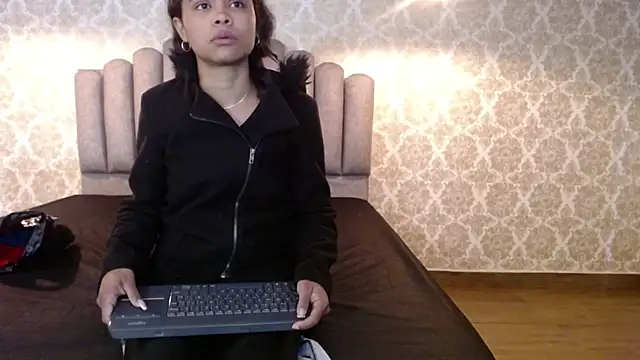 Snapshot of Kristall_06 chatting on September 16, 2025, 8:15 am Kristall 06 online show from September 16, 2025, 8:15 am