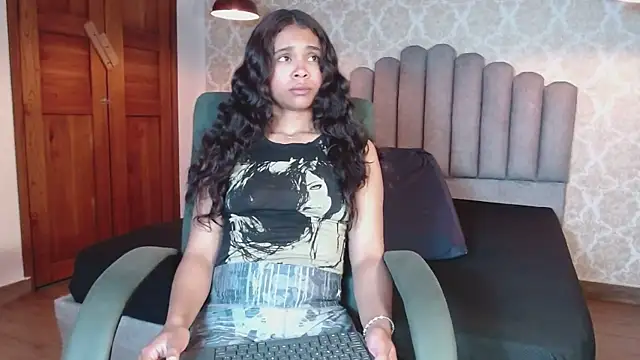 Snapshot of Kristall_06 chatting on October 8, 2025, 3:41 am Kristall 06 online show from October 8, 2025, 3:41 am