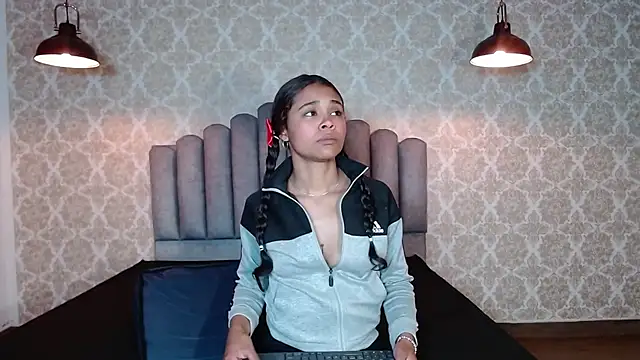 Snapshot of Kristall_06 chatting on October 7, 2025, 3:51 am Kristall 06 online show from October 7, 2025, 3:51 am