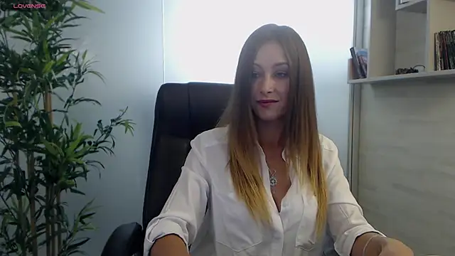 Snapshot of MuseDollX chatting on September 24, 2025, 6:36 pm MuseDollX online show from September 24, 2025, 6:36 pm