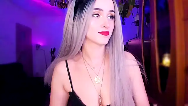 Snapshot of MistressJolie chatting on February 6, 2025, 10:43 pm MistressJolie online show from February 6, 2025, 10:43 pm