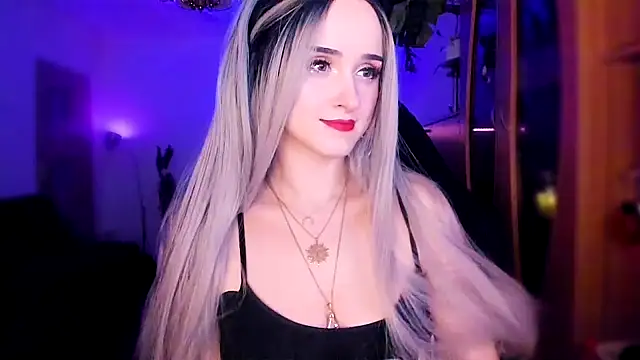 Snapshot of MistressJolie chatting on January 31, 2025, 6:02 am MistressJolie online show from January 31, 2025, 6:02 am