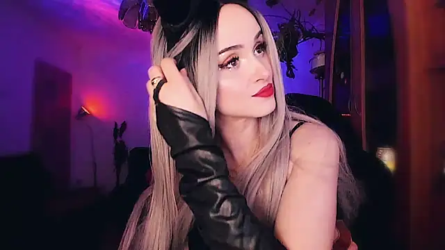 Snapshot of MistressJolie chatting on February 20, 2025, 4:28 am MistressJolie online show from February 20, 2025, 4:28 am