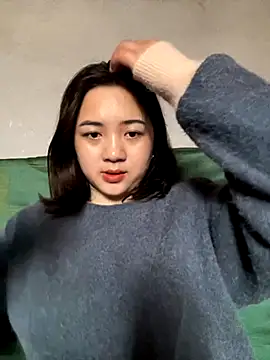 Snapshot of Lonnina chatting on November 2, 2025, 5:45 am Lonnina online show from November 2, 2025, 5:45 am