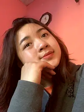 Snapshot of Lonnina chatting on October 5, 2025, 9:44 am Lonnina online show from October 5, 2025, 9:44 am