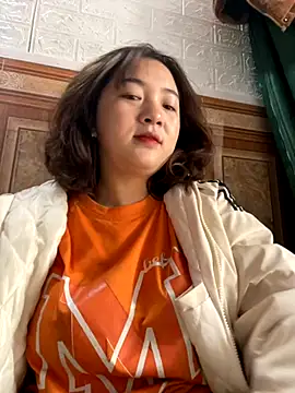 Snapshot of Lonnina chatting on December 4, 2025, 1:59 am Lonnina online show from December 4, 2025, 1:59 am