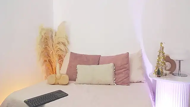 Snapshot of NicolleSteel chatting on December 3, 2025, 3:33 pm NicolleSteel online show from December 3, 2025, 3:33 pm