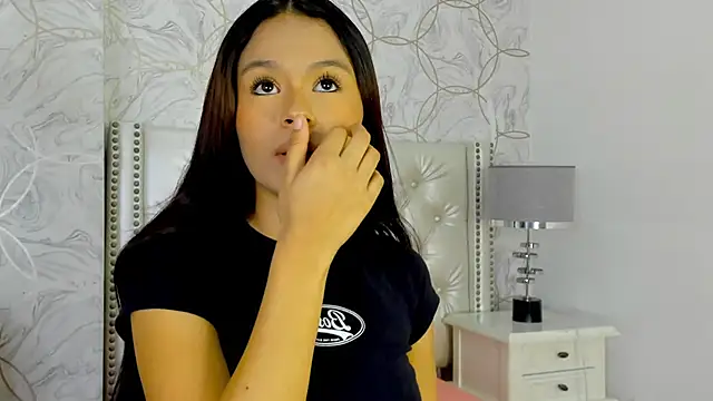 Snapshot of amara_rousse chatting on November 28, 2025, 11:32 am amara rousse online show from November 28, 2025, 11:32 am