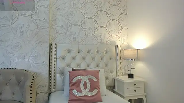 Snapshot of amara_rousse chatting on December 15, 2025, 11:38 am amara rousse online show from December 15, 2025, 11:38 am