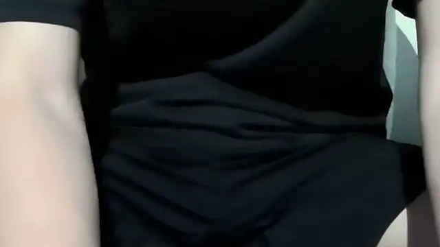 Snapshot of lim111 chatting on November 4, 2025, 9:02 am lim111 online show from November 4, 2025, 9:02 am