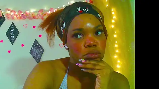 Snapshot of LunaNova999 chatting on December 3, 2025, 12:01 am LunaNova999 online show from December 3, 2025, 12:01 am