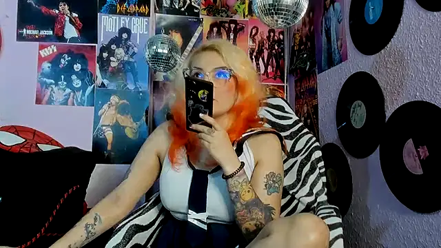 Avril Maria online show from February 15, 2026, 7:35 pm