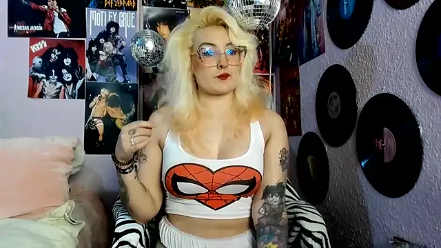 Snapshot of Avril_Maria chatting on May 26, 2026, 6:39 pm Avril Maria online show from May 26, 2026, 6:39 pm
