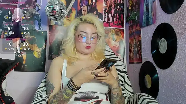 Snapshot of Avril_Maria chatting on October 26, 2025, 10:32 pm Avril Maria online show from October 26, 2025, 10:32 pm