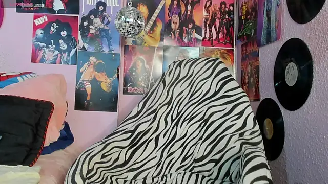 Snapshot of Avril_Maria chatting on November 7, 2025, 12:26 am Avril Maria online show from November 7, 2025, 12:26 am