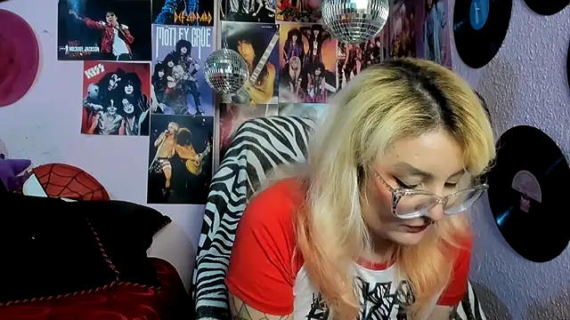 Snapshot of Avril_Maria chatting on April 19, 2026, 10:12 pm Avril Maria online show from April 19, 2026, 10:12 pm