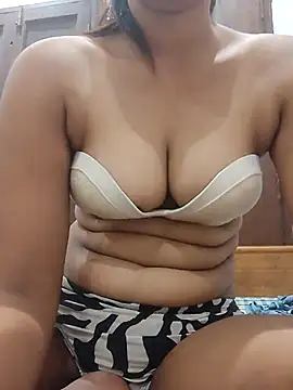 Snapshot of Tusha_001 chatting on August 2, 2026, 6:01 am Tusha 001 online show from August 2, 2026, 6:01 am