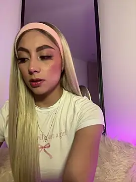 Tessa  Winslow online show from March 17, 2026, 4:48 am