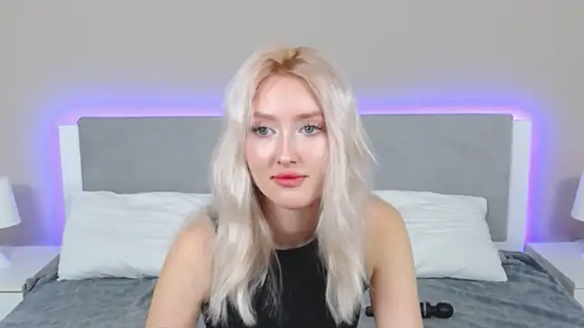 Snapshot of MarianeSun chatting on September 18, 2025, 4:15 am MarianeSun online show from September 18, 2025, 4:15 am