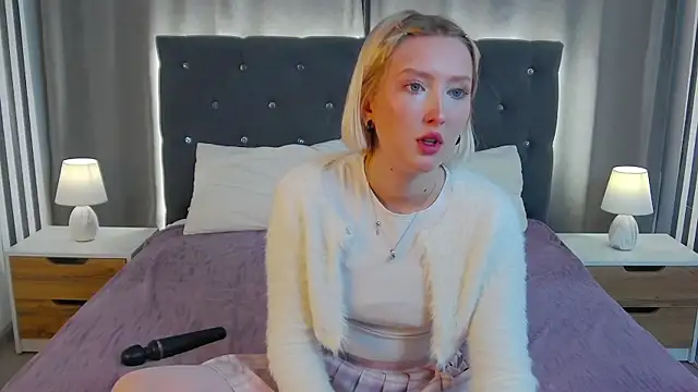 Snapshot of MarianeSun chatting on December 3, 2025, 4:13 am MarianeSun online show from December 3, 2025, 4:13 am