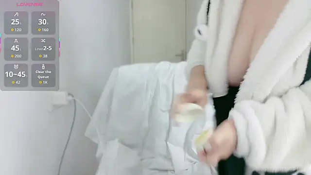 E-cup2 online show from November 13, 2025, 11:58 am