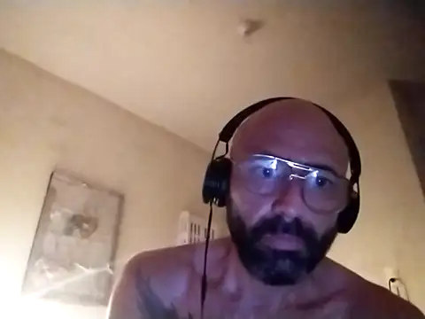 Snapshot of alex87daco chatting on May 19, 2026, 5:47 am alex87daco online show from May 19, 2026, 5:47 am