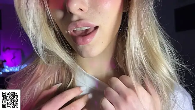 Snapshot of ElysiaXo chatting on November 29, 2025, 10:54 pm ElysiaXo online show from November 29, 2025, 10:54 pm