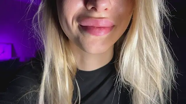 Snapshot of ElysiaXo chatting on December 17, 2025, 10:26 pm ElysiaXo online show from December 17, 2025, 10:26 pm