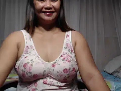 FelisitaG online show from April 17, 2026, 10:56 pm