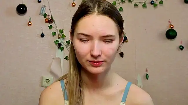 Snapshot of _kikiclark__ chatting on February 8, 2026, 12:14 pm kikiclark online show from February 8, 2026, 12:14 pm