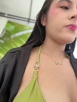 Snapshot of Juanita-Diaz chatting on May 29, 2026, 8:37 pm Juanita-Diaz online show from May 29, 2026, 8:37 pm