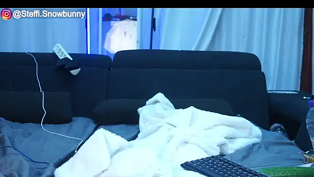 Snapshot of Steffi_Snowbunny chatting on October 27, 2025, 10:54 pm Steffi Snowbunny online show from October 27, 2025, 10:54 pm