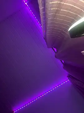 luluzinhax online show from April 7, 2026, 2:35 am