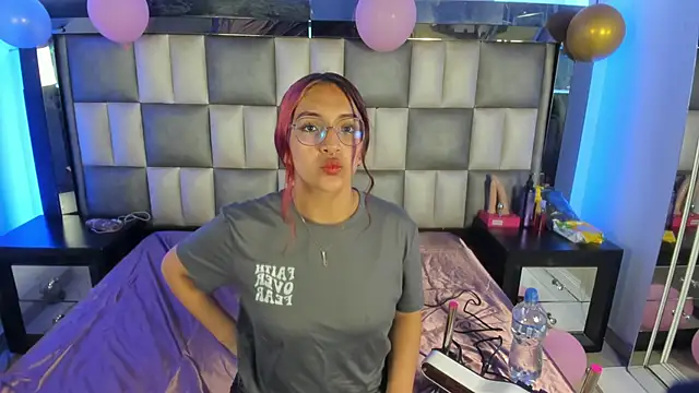 Snapshot of Valkiria_js chatting on November 21, 2025, 1:21 pm Valkiria js online show from November 21, 2025, 1:21 pm