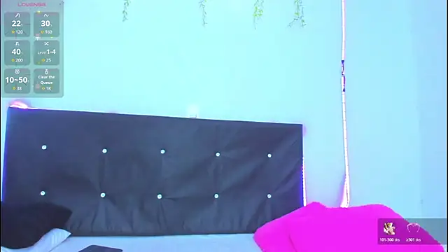 Danaa moore  online show from May 1, 2026, 11:32 pm