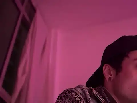 chrisalmeid  online show from November 5, 2025, 3:31 am