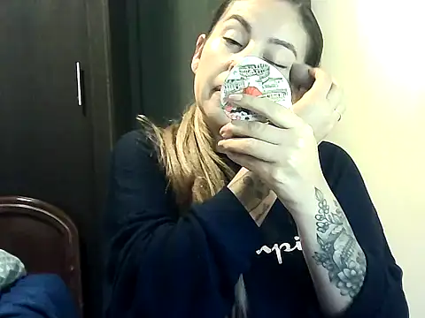 Valery  Rouse  online show from March 18, 2026, 10:32 pm