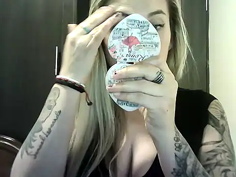 Snapshot of Valery__Rouse_ chatting on November 13, 2025, 2:48 am Valery Rouse online show from November 13, 2025, 2:48 am