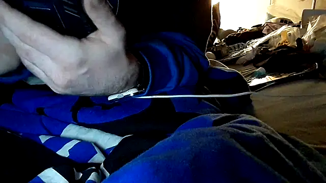 Snapshot of GeilerHSVFAN1989 chatting on January 10, 2026, 3:02 am GeilerHSVFAN1989 online show from January 10, 2026, 3:02 am