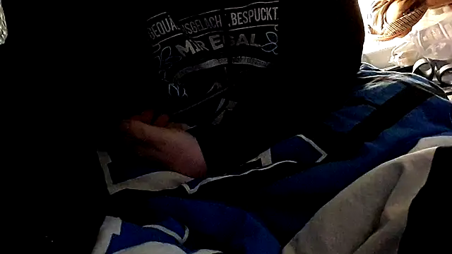 Snapshot of GeilerHSVFAN1989 chatting on December 23, 2025, 9:41 am GeilerHSVFAN1989 online show from December 23, 2025, 9:41 am